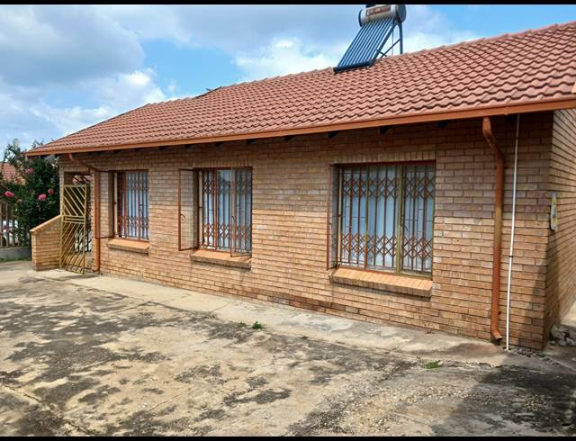 5 BEDROOM HOUSE FOR SALE IN IVY PARK